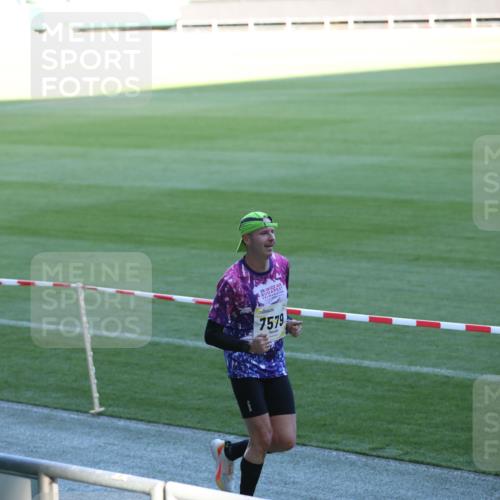 06.10.2024 - 19. swb-Marathon Bremen Yannick Fuchs http://msf.ph/oto/7382841 06.10.2024 10:24:00 Laufen im Stadion 7128, 7196, 7283, 7523, 7579, 7584, 7738, 7743, 7964, 8000, 8060, 8095, 8180, 8220, 8331, 8383, 8390, 8441, 8444, 8446, 8544, 8571, 8642, 8656, 8974, 8992, 9026, 9052, 9082 meine-sportfotos.de