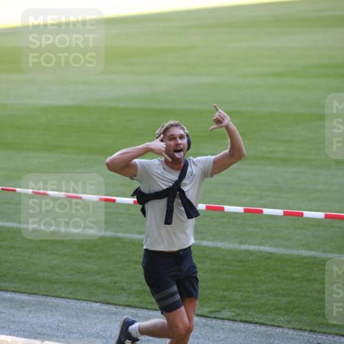 06.10.2024 - 19. swb-Marathon Bremen Yannick Fuchs http://msf.ph/oto/7382862 06.10.2024 10:24:01 Laufen im Stadion 7128, 7196, 7283, 7523, 7579, 7584, 7738, 7743, 7964, 8000, 8060, 8095, 8180, 8220, 8331, 8383, 8390, 8441, 8444, 8446, 8544, 8571, 8642, 8656, 8974, 8992, 9026, 9052, 9082 meine-sportfotos.de