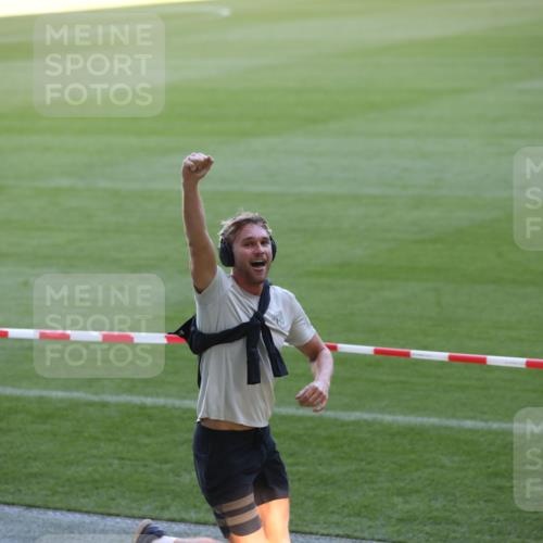 06.10.2024 - 19. swb-Marathon Bremen Yannick Fuchs http://msf.ph/oto/7382909 06.10.2024 10:24:01 Laufen im Stadion 7128, 7196, 7283, 7523, 7579, 7584, 7738, 7743, 7964, 8000, 8060, 8095, 8180, 8220, 8331, 8383, 8390, 8441, 8444, 8446, 8544, 8571, 8642, 8656, 8974, 8992, 9026, 9052, 9082 meine-sportfotos.de