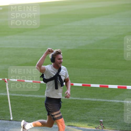 06.10.2024 - 19. swb-Marathon Bremen Yannick Fuchs http://msf.ph/oto/7382937 06.10.2024 10:24:02 Laufen im Stadion 7128, 7196, 7283, 7523, 7579, 7584, 7738, 7743, 7964, 8000, 8060, 8095, 8180, 8220, 8331, 8383, 8390, 8441, 8444, 8446, 8544, 8571, 8642, 8656, 8974, 8992, 9026, 9052, 9082 meine-sportfotos.de