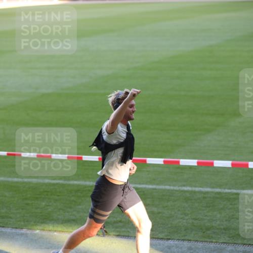 06.10.2024 - 19. swb-Marathon Bremen Yannick Fuchs http://msf.ph/oto/7382961 06.10.2024 10:24:02 Laufen im Stadion 7128, 7196, 7283, 7523, 7579, 7584, 7738, 7743, 7964, 8000, 8060, 8095, 8180, 8220, 8331, 8383, 8390, 8441, 8444, 8446, 8544, 8571, 8642, 8656, 8974, 8992, 9026, 9052, 9082 meine-sportfotos.de