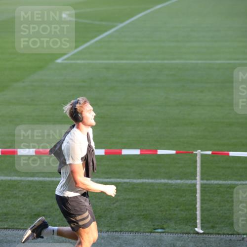 06.10.2024 - 19. swb-Marathon Bremen Yannick Fuchs http://msf.ph/oto/7382999 06.10.2024 10:24:03 Laufen im Stadion 7128, 7196, 7283, 7523, 7579, 7584, 7738, 7743, 7964, 8000, 8060, 8095, 8180, 8331, 8383, 8390, 8441, 8444, 8446, 8544, 8571, 8642, 8656, 8974, 8992, 9026, 9052, 9082 meine-sportfotos.de