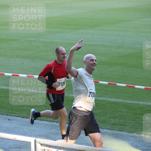 06.10.2024 - 19. swb-Marathon Bremen Yannick Fuchs http://msf.ph/oto/7383031 06.10.2024 10:24:05 Laufen im Stadion 7081, 7128, 7196, 7283, 7523, 7579, 7584, 7738, 7743, 7964, 8000, 8060, 8095, 8180, 8331, 8383, 8390, 8441, 8444, 8446, 8544, 8571, 8642, 8656, 8831, 8974, 8992, 9026, 9052, 9082 meine-sportfotos.de