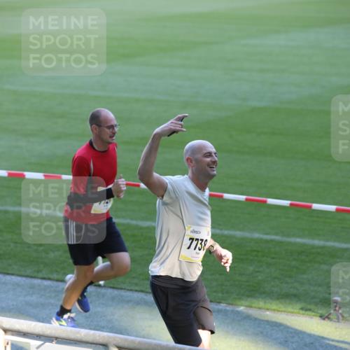06.10.2024 - 19. swb-Marathon Bremen Yannick Fuchs http://msf.ph/oto/7383039 06.10.2024 10:24:05 Laufen im Stadion 7081, 7128, 7196, 7283, 7523, 7579, 7584, 7738, 7743, 7964, 8000, 8060, 8095, 8180, 8331, 8383, 8390, 8441, 8444, 8446, 8544, 8571, 8642, 8656, 8831, 8974, 8992, 9026, 9052, 9082 meine-sportfotos.de