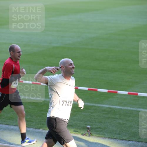06.10.2024 - 19. swb-Marathon Bremen Yannick Fuchs http://msf.ph/oto/7383052 06.10.2024 10:24:05 Laufen im Stadion 7081, 7128, 7196, 7283, 7523, 7579, 7584, 7738, 7743, 7964, 8000, 8060, 8095, 8180, 8331, 8383, 8390, 8441, 8444, 8446, 8544, 8571, 8642, 8656, 8831, 8974, 8992, 9026, 9052, 9082 meine-sportfotos.de