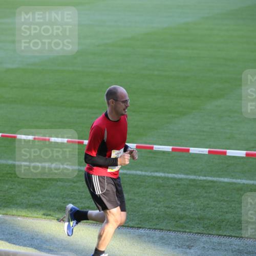 06.10.2024 - 19. swb-Marathon Bremen Yannick Fuchs http://msf.ph/oto/7383068 06.10.2024 10:24:06 Laufen im Stadion 7081, 7128, 7196, 7283, 7523, 7579, 7584, 7738, 7743, 7964, 8000, 8060, 8095, 8180, 8331, 8383, 8390, 8441, 8444, 8446, 8544, 8571, 8642, 8656, 8831, 8974, 8992, 9026, 9052, 9082 meine-sportfotos.de