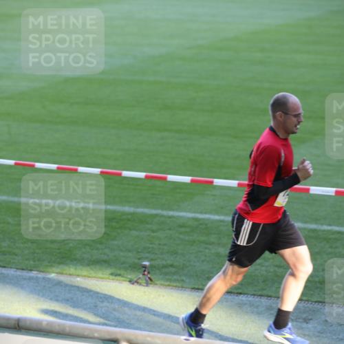 06.10.2024 - 19. swb-Marathon Bremen Yannick Fuchs http://msf.ph/oto/7383077 06.10.2024 10:24:06 Laufen im Stadion 7081, 7128, 7196, 7283, 7523, 7579, 7584, 7738, 7743, 7964, 8000, 8060, 8095, 8180, 8331, 8383, 8390, 8441, 8444, 8446, 8544, 8571, 8642, 8656, 8831, 8974, 8992, 9026, 9052, 9082 meine-sportfotos.de