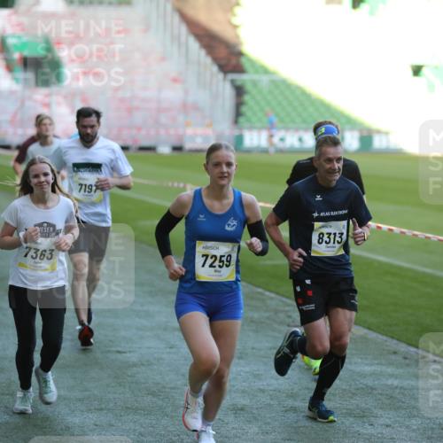 06.10.2024 - 19. swb-Marathon Bremen Yannick Fuchs http://msf.ph/oto/7383102 06.10.2024 10:24:41 Laufen im Stadion 7081, 7196, 7197, 7259, 7363, 7536, 7555, 7571, 7584, 7648, 7650, 7759, 8094, 8209, 8226, 8311, 8313, 8329, 8441, 8454, 8654, 8785, 8796, 8813, 8831, 8962, 9019, 9064, 9082, 9124 meine-sportfotos.de