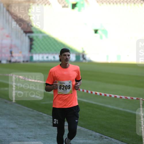06.10.2024 - 19. swb-Marathon Bremen Yannick Fuchs http://msf.ph/oto/7383543 06.10.2024 10:24:51 Laufen im Stadion 7197, 7259, 7363, 7536, 7555, 7571, 7648, 7650, 7759, 8094, 8209, 8226, 8310, 8311, 8313, 8329, 8445, 8454, 8517, 8654, 8785, 8796, 8813, 8939, 8962, 9019, 9064, 9124 meine-sportfotos.de