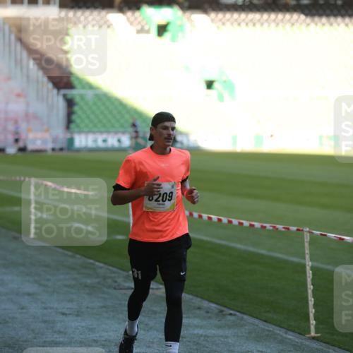 06.10.2024 - 19. swb-Marathon Bremen Yannick Fuchs http://msf.ph/oto/7383553 06.10.2024 10:24:51 Laufen im Stadion 7197, 7259, 7363, 7536, 7555, 7571, 7648, 7650, 7759, 8094, 8209, 8226, 8310, 8311, 8313, 8329, 8445, 8454, 8517, 8654, 8785, 8796, 8813, 8939, 8962, 9019, 9064, 9124 meine-sportfotos.de