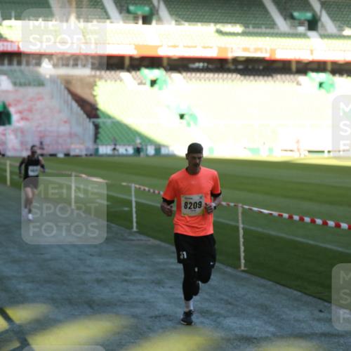 06.10.2024 - 19. swb-Marathon Bremen Yannick Fuchs http://msf.ph/oto/7383590 06.10.2024 10:24:52 Laufen im Stadion 7197, 7259, 7363, 7536, 7555, 7571, 7648, 7650, 7759, 8094, 8209, 8226, 8310, 8311, 8313, 8329, 8445, 8454, 8517, 8654, 8785, 8796, 8813, 8939, 8962, 9019, 9064, 9124 meine-sportfotos.de