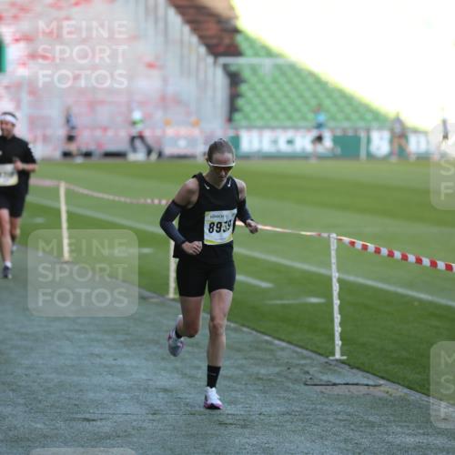06.10.2024 - 19. swb-Marathon Bremen Yannick Fuchs http://msf.ph/oto/7383670 06.10.2024 10:24:54 Laufen im Stadion 7197, 7259, 7363, 7555, 7571, 7648, 7650, 7759, 8094, 8209, 8226, 8310, 8311, 8313, 8329, 8445, 8454, 8517, 8654, 8785, 8796, 8813, 8939, 8962, 9019, 9064, 9124 meine-sportfotos.de