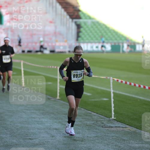 06.10.2024 - 19. swb-Marathon Bremen Yannick Fuchs http://msf.ph/oto/7383682 06.10.2024 10:24:54 Laufen im Stadion 7197, 7259, 7363, 7555, 7571, 7648, 7650, 7759, 8094, 8209, 8226, 8310, 8311, 8313, 8329, 8445, 8454, 8517, 8654, 8785, 8796, 8813, 8939, 8962, 9019, 9064, 9124 meine-sportfotos.de