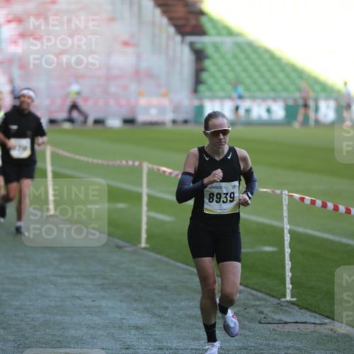 06.10.2024 - 19. swb-Marathon Bremen Yannick Fuchs http://msf.ph/oto/7383707 06.10.2024 10:24:54 Laufen im Stadion 7197, 7259, 7363, 7555, 7571, 7648, 7650, 7759, 8094, 8209, 8226, 8310, 8311, 8313, 8329, 8445, 8454, 8517, 8654, 8785, 8796, 8813, 8939, 8962, 9019, 9064, 9124 meine-sportfotos.de