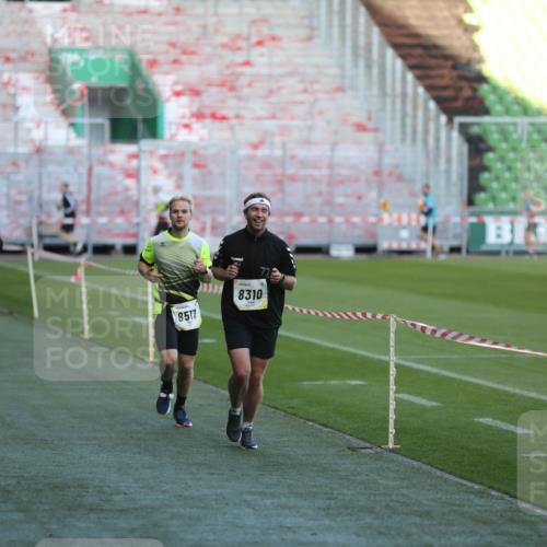 06.10.2024 - 19. swb-Marathon Bremen Yannick Fuchs http://msf.ph/oto/7383721 06.10.2024 10:24:55 Laufen im Stadion 7197, 7259, 7363, 7555, 7571, 7648, 7650, 7756, 7759, 8094, 8209, 8226, 8310, 8311, 8313, 8329, 8445, 8454, 8517, 8654, 8785, 8796, 8813, 8939, 8962, 9019, 9064, 9124 meine-sportfotos.de