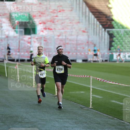 06.10.2024 - 19. swb-Marathon Bremen Yannick Fuchs http://msf.ph/oto/7383732 06.10.2024 10:24:55 Laufen im Stadion 7197, 7259, 7363, 7555, 7571, 7648, 7650, 7756, 7759, 8094, 8209, 8226, 8310, 8311, 8313, 8329, 8445, 8454, 8517, 8654, 8785, 8796, 8813, 8939, 8962, 9019, 9064, 9124 meine-sportfotos.de