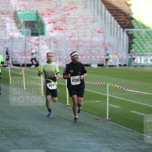 06.10.2024 - 19. swb-Marathon Bremen Yannick Fuchs http://msf.ph/oto/7383746 06.10.2024 10:24:56 Laufen im Stadion 7197, 7259, 7363, 7555, 7571, 7648, 7650, 7756, 7759, 8209, 8226, 8310, 8311, 8313, 8329, 8445, 8454, 8517, 8654, 8785, 8796, 8813, 8939, 8962, 9019, 9064, 9124 meine-sportfotos.de