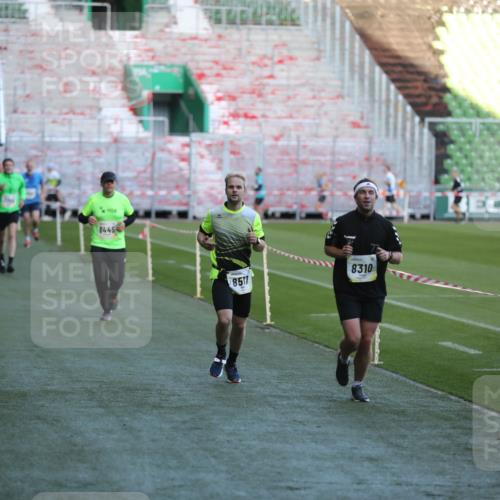 06.10.2024 - 19. swb-Marathon Bremen Yannick Fuchs http://msf.ph/oto/7383795 06.10.2024 10:24:57 Laufen im Stadion 7197, 7259, 7363, 7555, 7571, 7648, 7650, 7756, 7759, 8209, 8226, 8310, 8311, 8313, 8329, 8445, 8454, 8517, 8654, 8785, 8796, 8813, 8939, 8962, 9064, 9124 meine-sportfotos.de