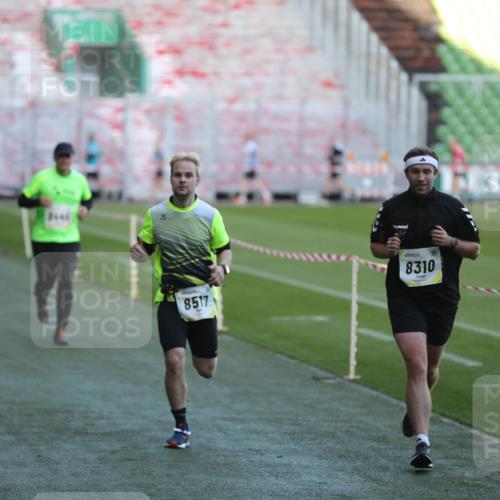 06.10.2024 - 19. swb-Marathon Bremen Yannick Fuchs http://msf.ph/oto/7383840 06.10.2024 10:24:58 Laufen im Stadion 7197, 7259, 7363, 7555, 7571, 7648, 7650, 7756, 8209, 8226, 8310, 8311, 8313, 8329, 8445, 8454, 8517, 8654, 8785, 8796, 8813, 8939, 8962, 9064, 9124 meine-sportfotos.de