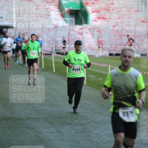 06.10.2024 - 19. swb-Marathon Bremen Yannick Fuchs http://msf.ph/oto/7383893 06.10.2024 10:25:00 Laufen im Stadion 7197, 7259, 7363, 7555, 7571, 7648, 7650, 7756, 8209, 8226, 8310, 8311, 8313, 8329, 8445, 8454, 8517, 8654, 8785, 8796, 8939, 8962, 9064, 9124 meine-sportfotos.de
