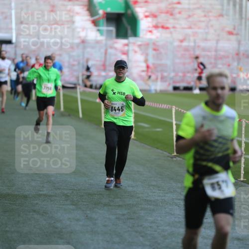 06.10.2024 - 19. swb-Marathon Bremen Yannick Fuchs http://msf.ph/oto/7383896 06.10.2024 10:25:00 Laufen im Stadion 7197, 7259, 7363, 7555, 7571, 7648, 7650, 7756, 8209, 8226, 8310, 8311, 8313, 8329, 8445, 8454, 8517, 8654, 8785, 8796, 8939, 8962, 9064, 9124 meine-sportfotos.de