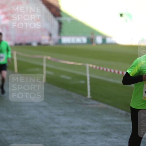 06.10.2024 - 19. swb-Marathon Bremen Yannick Fuchs http://msf.ph/oto/7384024 06.10.2024 10:25:05 Laufen im Stadion 7197, 7259, 7260, 7363, 7571, 7648, 7650, 7756, 8209, 8226, 8310, 8311, 8313, 8329, 8412, 8445, 8454, 8478, 8517, 8680, 8749, 8796, 8939, 8962, 8975, 9064 meine-sportfotos.de