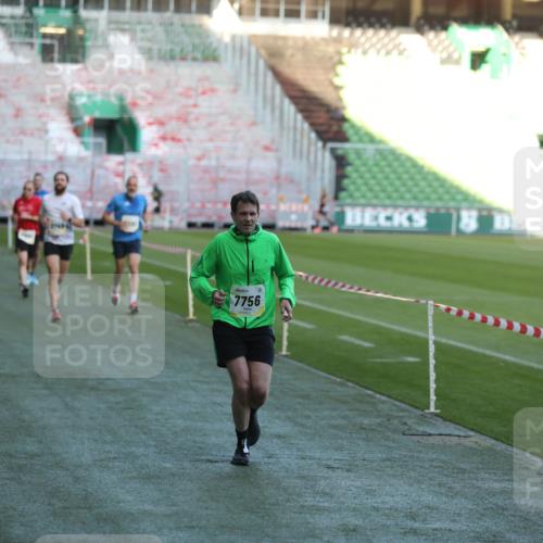 06.10.2024 - 19. swb-Marathon Bremen Yannick Fuchs http://msf.ph/oto/7384085 06.10.2024 10:25:07 Laufen im Stadion 7197, 7259, 7260, 7363, 7571, 7648, 7650, 7756, 8209, 8226, 8228, 8310, 8311, 8313, 8329, 8412, 8445, 8454, 8478, 8517, 8680, 8749, 8796, 8939, 8962, 8975 meine-sportfotos.de