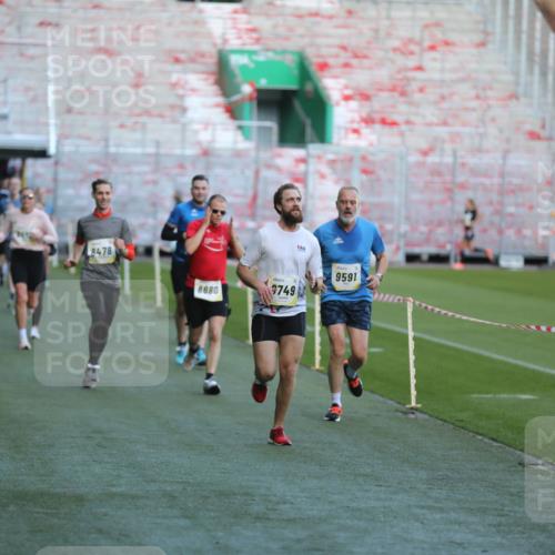 06.10.2024 - 19. swb-Marathon Bremen Yannick Fuchs http://msf.ph/oto/7384146 06.10.2024 10:25:08 Laufen im Stadion 7197, 7259, 7260, 7363, 7571, 7648, 7650, 7756, 8209, 8226, 8228, 8310, 8311, 8313, 8329, 8412, 8445, 8454, 8478, 8517, 8666, 8680, 8749, 8796, 8939, 8962, 8975 meine-sportfotos.de