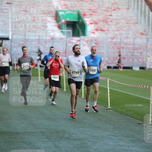 06.10.2024 - 19. swb-Marathon Bremen Yannick Fuchs http://msf.ph/oto/7384163 06.10.2024 10:25:08 Laufen im Stadion 7197, 7259, 7260, 7363, 7571, 7648, 7650, 7756, 8209, 8226, 8228, 8310, 8311, 8313, 8329, 8412, 8445, 8454, 8478, 8517, 8666, 8680, 8749, 8796, 8939, 8962, 8975 meine-sportfotos.de