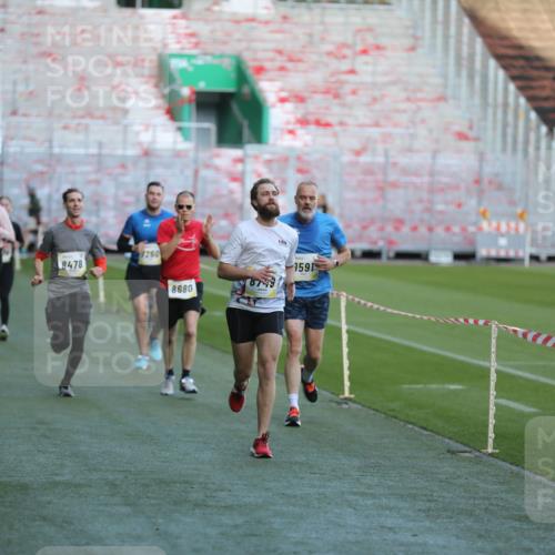 06.10.2024 - 19. swb-Marathon Bremen Yannick Fuchs http://msf.ph/oto/7384189 06.10.2024 10:25:08 Laufen im Stadion 7197, 7259, 7260, 7363, 7571, 7648, 7650, 7756, 8209, 8226, 8228, 8310, 8311, 8313, 8329, 8412, 8445, 8454, 8478, 8517, 8666, 8680, 8749, 8796, 8939, 8962, 8975 meine-sportfotos.de
