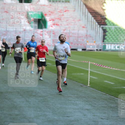06.10.2024 - 19. swb-Marathon Bremen Yannick Fuchs http://msf.ph/oto/7384227 06.10.2024 10:25:09 Laufen im Stadion 7197, 7259, 7260, 7363, 7571, 7648, 7650, 7756, 8209, 8226, 8228, 8310, 8311, 8313, 8329, 8412, 8445, 8454, 8478, 8517, 8666, 8680, 8749, 8796, 8939, 8962, 8975 meine-sportfotos.de