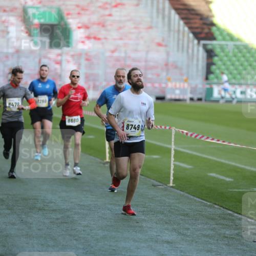 06.10.2024 - 19. swb-Marathon Bremen Yannick Fuchs http://msf.ph/oto/7384245 06.10.2024 10:25:10 Laufen im Stadion 7197, 7259, 7260, 7363, 7571, 7648, 7650, 7756, 7906, 8209, 8226, 8228, 8310, 8311, 8313, 8329, 8412, 8445, 8478, 8517, 8666, 8671, 8680, 8749, 8796, 8939, 8962, 8975 meine-sportfotos.de