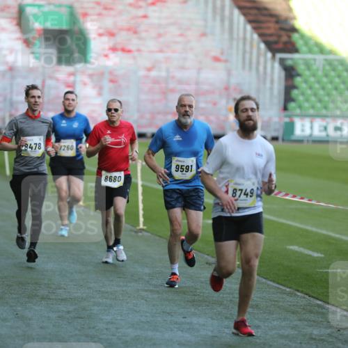 06.10.2024 - 19. swb-Marathon Bremen Yannick Fuchs http://msf.ph/oto/7384267 06.10.2024 10:25:11 Laufen im Stadion 7197, 7259, 7260, 7363, 7571, 7648, 7650, 7756, 7906, 8209, 8226, 8228, 8310, 8311, 8313, 8329, 8412, 8445, 8478, 8517, 8666, 8671, 8680, 8749, 8796, 8939, 8962, 8975 meine-sportfotos.de