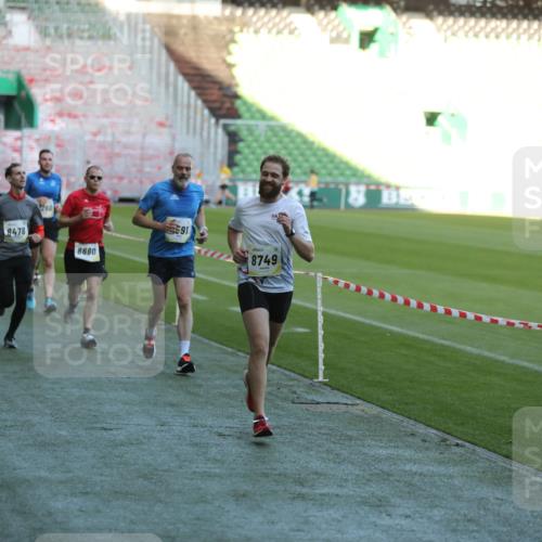 06.10.2024 - 19. swb-Marathon Bremen Yannick Fuchs http://msf.ph/oto/7384296 06.10.2024 10:25:11 Laufen im Stadion 7197, 7259, 7260, 7363, 7571, 7648, 7650, 7756, 7906, 8209, 8226, 8228, 8310, 8311, 8313, 8329, 8412, 8445, 8478, 8517, 8666, 8671, 8680, 8749, 8796, 8939, 8962, 8975 meine-sportfotos.de