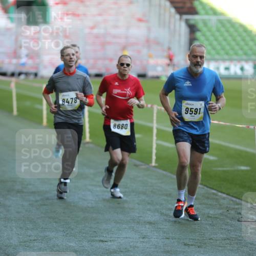 06.10.2024 - 19. swb-Marathon Bremen Yannick Fuchs http://msf.ph/oto/7384322 06.10.2024 10:25:12 Laufen im Stadion 7197, 7259, 7260, 7363, 7571, 7648, 7650, 7756, 7906, 8209, 8228, 8310, 8311, 8313, 8329, 8412, 8445, 8478, 8517, 8666, 8671, 8672, 8680, 8749, 8796, 8939, 8962, 8975 meine-sportfotos.de