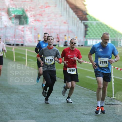 06.10.2024 - 19. swb-Marathon Bremen Yannick Fuchs http://msf.ph/oto/7384337 06.10.2024 10:25:13 Laufen im Stadion 7197, 7259, 7260, 7363, 7571, 7648, 7650, 7756, 7826, 7906, 8209, 8228, 8310, 8311, 8313, 8329, 8412, 8445, 8478, 8517, 8666, 8671, 8672, 8680, 8749, 8796, 8812, 8939, 8962, 8975 meine-sportfotos.de