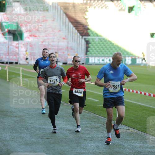06.10.2024 - 19. swb-Marathon Bremen Yannick Fuchs http://msf.ph/oto/7384349 06.10.2024 10:25:13 Laufen im Stadion 7197, 7259, 7260, 7363, 7571, 7648, 7650, 7756, 7826, 7906, 8209, 8228, 8310, 8311, 8313, 8329, 8412, 8445, 8478, 8517, 8666, 8671, 8672, 8680, 8749, 8796, 8812, 8939, 8962, 8975 meine-sportfotos.de