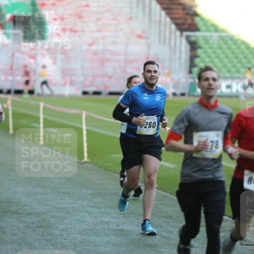 06.10.2024 - 19. swb-Marathon Bremen Yannick Fuchs http://msf.ph/oto/7384374 06.10.2024 10:25:14 Laufen im Stadion 7197, 7259, 7260, 7363, 7571, 7650, 7756, 7826, 7906, 8209, 8228, 8242, 8310, 8311, 8412, 8445, 8478, 8517, 8666, 8671, 8672, 8680, 8749, 8796, 8812, 8939, 8962, 8975 meine-sportfotos.de