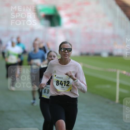 06.10.2024 - 19. swb-Marathon Bremen Yannick Fuchs http://msf.ph/oto/7384524 06.10.2024 10:25:17 Laufen im Stadion 7260, 7650, 7756, 7826, 7906, 8209, 8228, 8242, 8310, 8311, 8412, 8445, 8478, 8517, 8666, 8671, 8672, 8680, 8713, 8749, 8806, 8812, 8939, 8962, 8975 meine-sportfotos.de