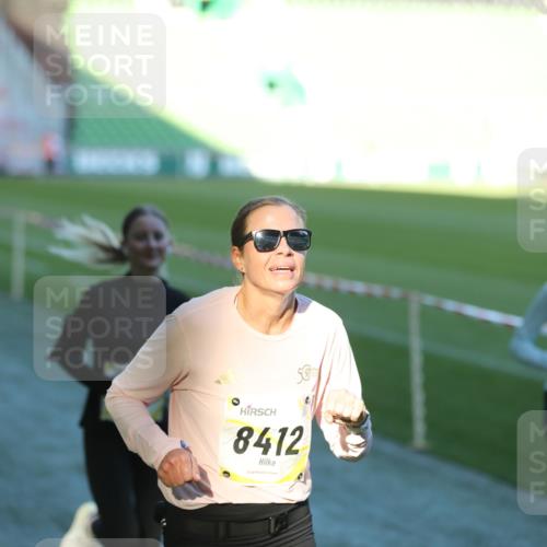 06.10.2024 - 19. swb-Marathon Bremen Yannick Fuchs http://msf.ph/oto/7384579 06.10.2024 10:25:19 Laufen im Stadion 7260, 7756, 7826, 7906, 8209, 8228, 8242, 8310, 8412, 8445, 8478, 8517, 8666, 8671, 8672, 8680, 8713, 8715, 8749, 8806, 8812, 8939, 8962, 8975 meine-sportfotos.de