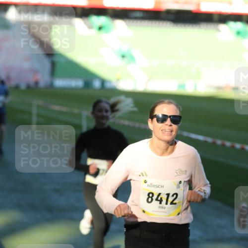 06.10.2024 - 19. swb-Marathon Bremen Yannick Fuchs http://msf.ph/oto/7384595 06.10.2024 10:25:20 Laufen im Stadion 7260, 7756, 7826, 7906, 8209, 8228, 8242, 8310, 8412, 8445, 8478, 8517, 8666, 8671, 8672, 8680, 8713, 8715, 8749, 8806, 8812, 8939, 8962, 8975 meine-sportfotos.de