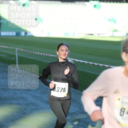 06.10.2024 - 19. swb-Marathon Bremen Yannick Fuchs http://msf.ph/oto/7384603 06.10.2024 10:25:20 Laufen im Stadion 7260, 7756, 7826, 7906, 8209, 8228, 8242, 8310, 8412, 8445, 8478, 8517, 8666, 8671, 8672, 8680, 8713, 8715, 8749, 8806, 8812, 8939, 8962, 8975 meine-sportfotos.de