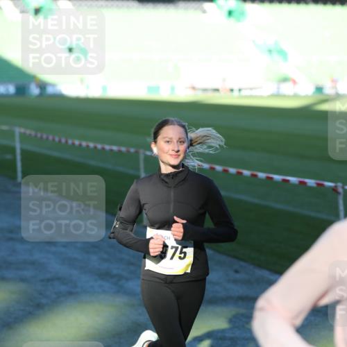 06.10.2024 - 19. swb-Marathon Bremen Yannick Fuchs http://msf.ph/oto/7384614 06.10.2024 10:25:20 Laufen im Stadion 7260, 7756, 7826, 7906, 8209, 8228, 8242, 8310, 8412, 8445, 8478, 8517, 8666, 8671, 8672, 8680, 8713, 8715, 8749, 8806, 8812, 8939, 8962, 8975 meine-sportfotos.de
