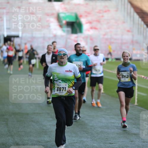 06.10.2024 - 19. swb-Marathon Bremen Yannick Fuchs http://msf.ph/oto/7384776 06.10.2024 10:25:23 Laufen im Stadion 7260, 7756, 7826, 7906, 8209, 8228, 8242, 8310, 8412, 8445, 8478, 8497, 8517, 8666, 8671, 8672, 8680, 8713, 8715, 8749, 8806, 8812, 8905, 8939, 8975 meine-sportfotos.de