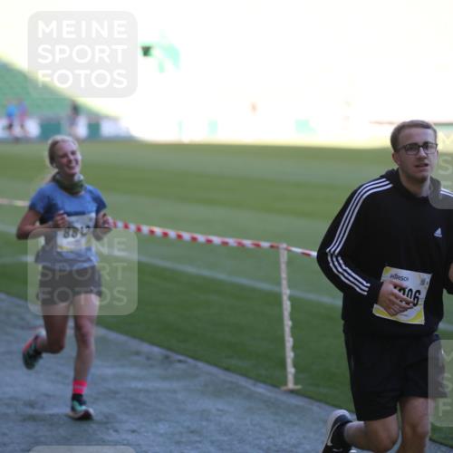 06.10.2024 - 19. swb-Marathon Bremen Yannick Fuchs http://msf.ph/oto/7384837 06.10.2024 10:25:25 Laufen im Stadion 7260, 7756, 7826, 7906, 8228, 8242, 8310, 8412, 8445, 8478, 8497, 8517, 8666, 8671, 8672, 8680, 8713, 8715, 8749, 8806, 8812, 8905, 8939, 8975 meine-sportfotos.de