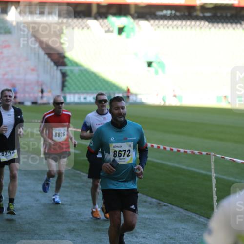 06.10.2024 - 19. swb-Marathon Bremen Yannick Fuchs http://msf.ph/oto/7384908 06.10.2024 10:25:27 Laufen im Stadion 7260, 7496, 7756, 7826, 7906, 8228, 8242, 8310, 8412, 8445, 8478, 8497, 8517, 8666, 8671, 8672, 8680, 8713, 8715, 8749, 8806, 8812, 8905, 8939, 8975 meine-sportfotos.de