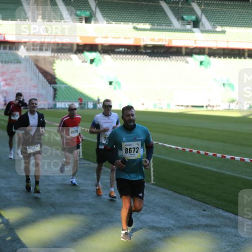 06.10.2024 - 19. swb-Marathon Bremen Yannick Fuchs http://msf.ph/oto/7384952 06.10.2024 10:25:28 Laufen im Stadion 7260, 7496, 7756, 7826, 7906, 8228, 8242, 8310, 8412, 8445, 8478, 8497, 8517, 8666, 8671, 8672, 8680, 8713, 8715, 8749, 8806, 8812, 8905, 8975 meine-sportfotos.de