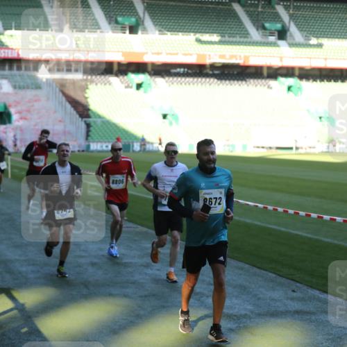 06.10.2024 - 19. swb-Marathon Bremen Yannick Fuchs http://msf.ph/oto/7384958 06.10.2024 10:25:28 Laufen im Stadion 7260, 7496, 7756, 7826, 7906, 8228, 8242, 8310, 8412, 8445, 8478, 8497, 8517, 8666, 8671, 8672, 8680, 8713, 8715, 8749, 8806, 8812, 8905, 8975 meine-sportfotos.de