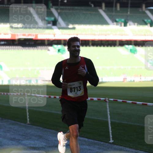 06.10.2024 - 19. swb-Marathon Bremen Yannick Fuchs http://msf.ph/oto/7385054 06.10.2024 10:25:32 Laufen im Stadion 7260, 7433, 7496, 7548, 7756, 7826, 7906, 8228, 8242, 8412, 8445, 8478, 8481, 8497, 8517, 8659, 8666, 8671, 8672, 8680, 8713, 8715, 8749, 8806, 8812, 8905, 8975 meine-sportfotos.de