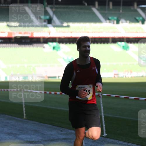 06.10.2024 - 19. swb-Marathon Bremen Yannick Fuchs http://msf.ph/oto/7385070 06.10.2024 10:25:32 Laufen im Stadion 7260, 7433, 7496, 7548, 7756, 7826, 7906, 8228, 8242, 8412, 8445, 8478, 8481, 8497, 8517, 8659, 8666, 8671, 8672, 8680, 8713, 8715, 8749, 8806, 8812, 8905, 8975 meine-sportfotos.de